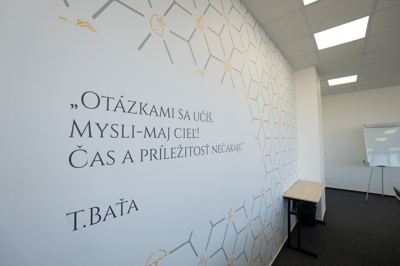 SALÓN BAŤA