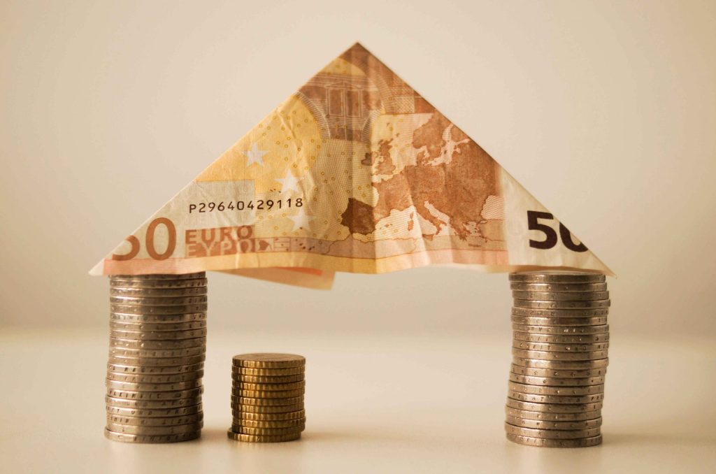 Sporenie a investovanie, poznáme rozdiel? Sporenie a investovanie, poznáme rozdiel?